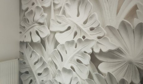 Pose de papier peint dans une chambre à Trévoux